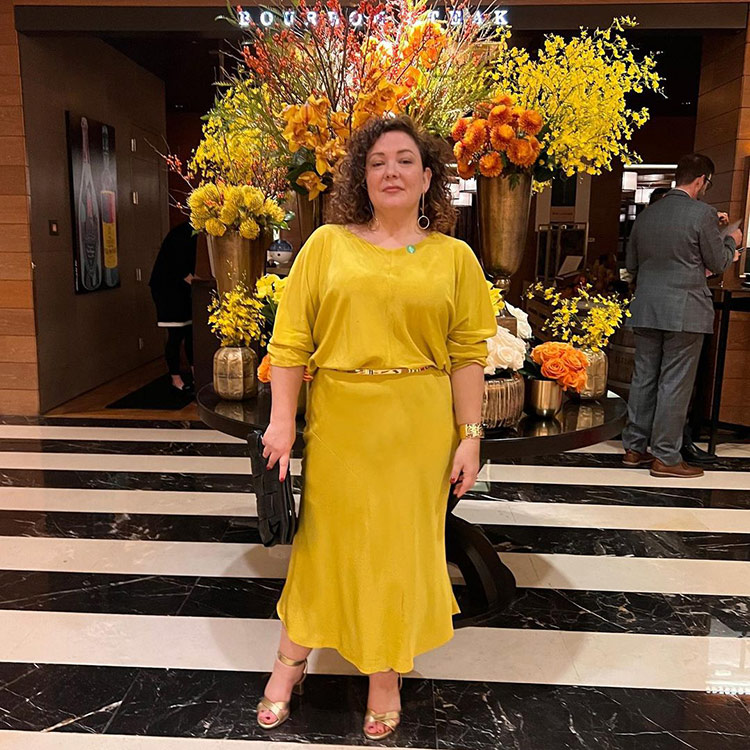 What to wear to a cocktail party - Alison wears yellow and gold | 40plusstyle.com