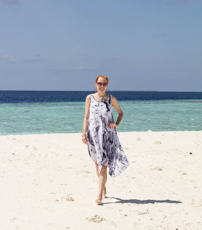 Best summer dress to hide your tummy | 40plusstyle.comm
