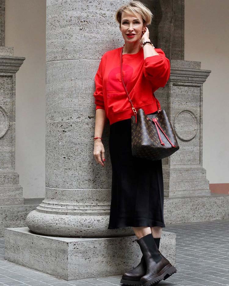 Outfits for fall 2023: Claudia wearing a sweater, midi skirt and lug sole boots | 40plusstyle.com