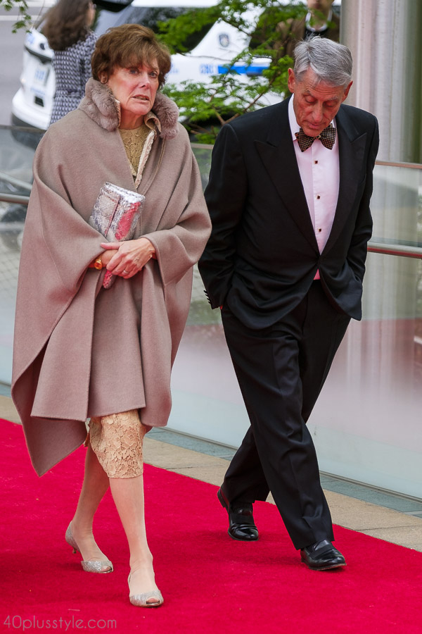 Neutral wraps and coats create an elegant look without having to sacrifrice function and style | 40plusstyle.com