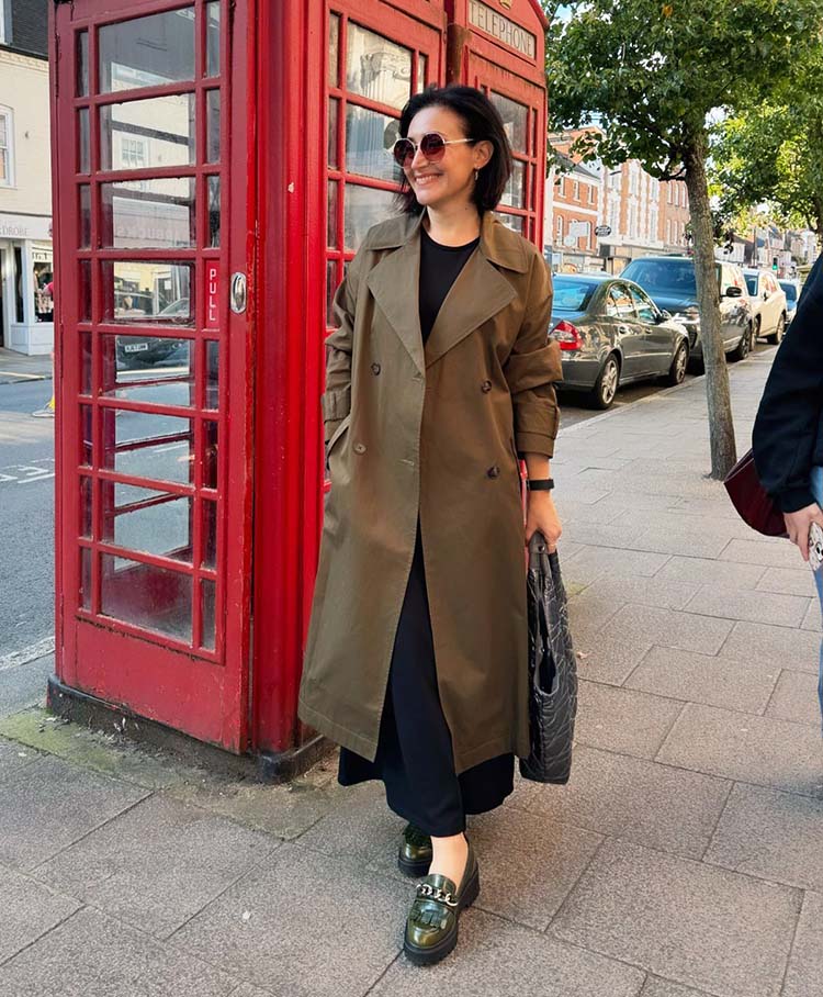 Emms wears a classic trench coat | 40plusstyle.com