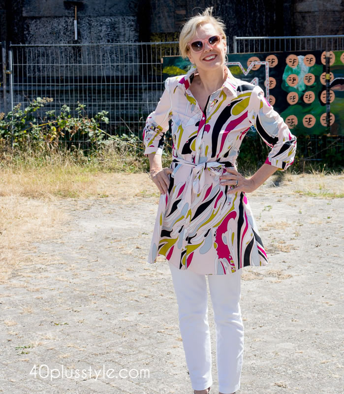 Dresses with sleeves - Sylvia in a patterned shirt dress | 40plusstyle.com