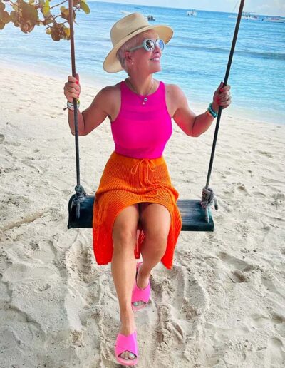 Womens beach outfits - Sun, sea and style: women's beach outfits for your summer vacation | 40plusstyle.com