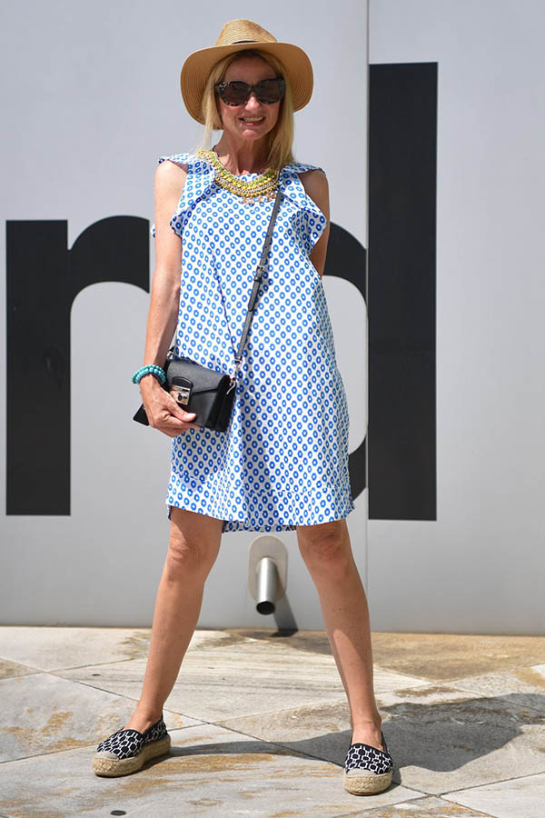 Stylish summer outfit idea styled with gold accessories | 40plusstyle.com